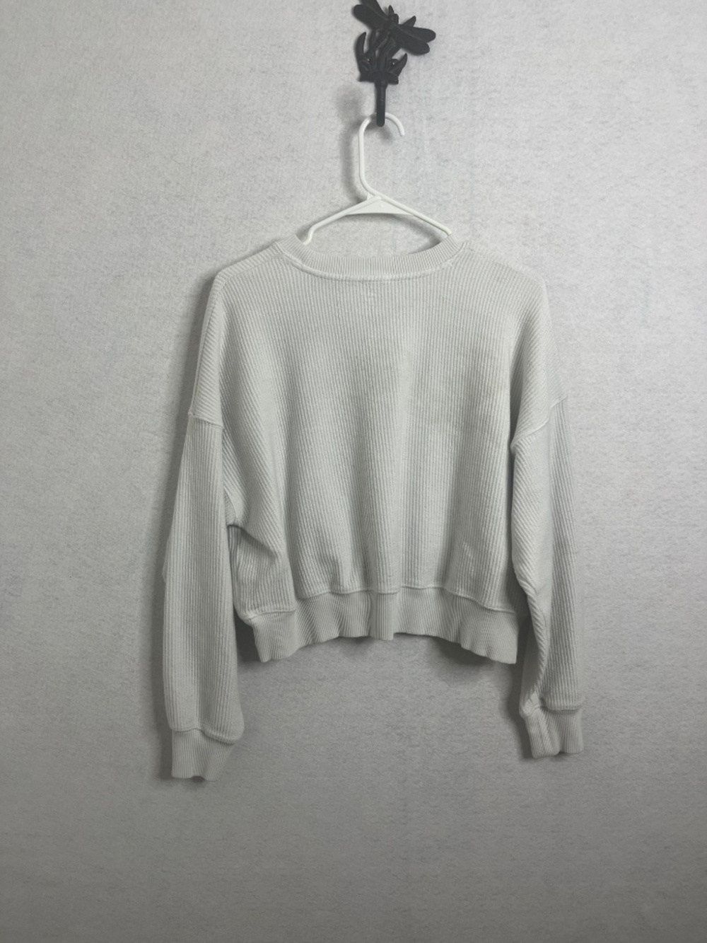 Offline by Aerie White Ribbed Cropped Sweatshirt Long Sleeve Relaxed Fit XS - Picture 2 of 6